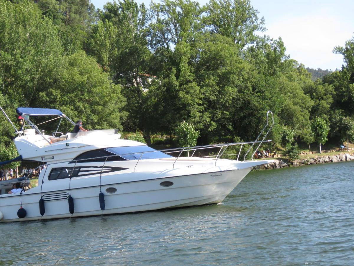 Aquadouro Yacht Radames - Sleep Boat Experience Hotell Castelo de Paiva Exteriör bild