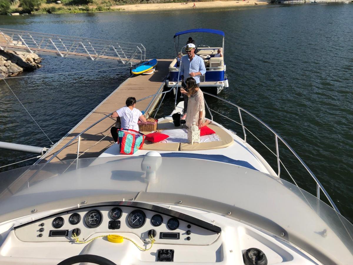 Aquadouro Yacht Radames - Sleep Boat Experience Hotell Castelo de Paiva Exteriör bild