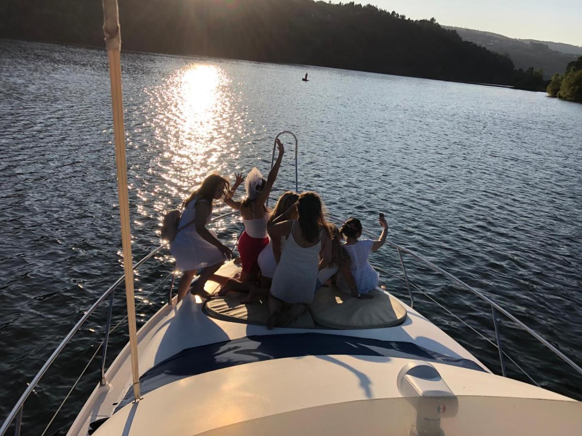 Aquadouro Yacht Radames - Sleep Boat Experience Hotell Castelo de Paiva Exteriör bild