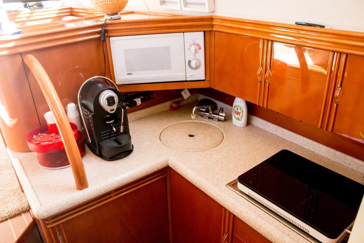 Aquadouro Yacht Radames - Sleep Boat Experience Hotell Castelo de Paiva Exteriör bild