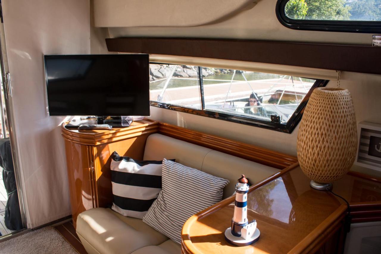Aquadouro Yacht Radames - Sleep Boat Experience Hotell Castelo de Paiva Exteriör bild