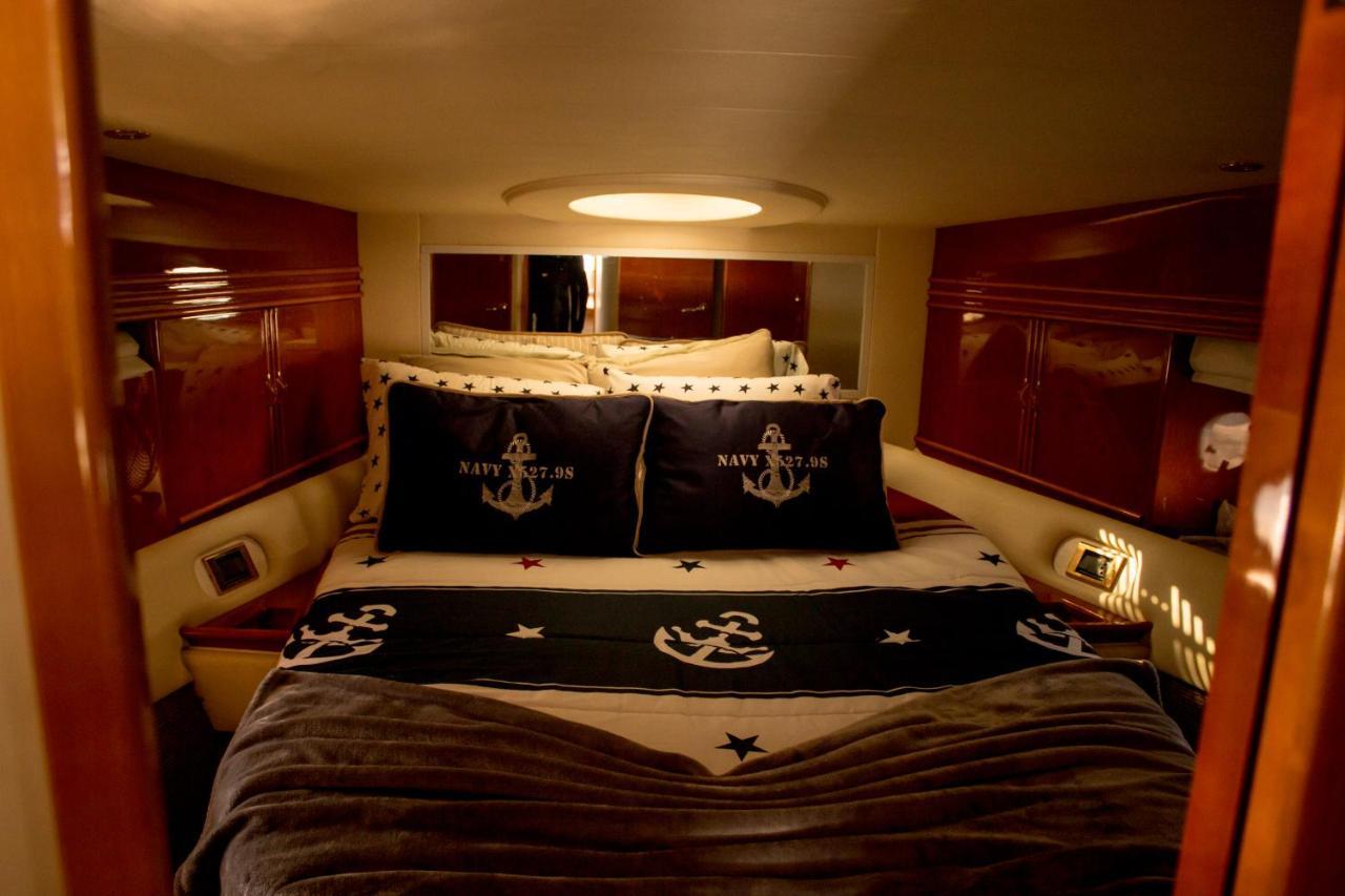 Aquadouro Yacht Radames - Sleep Boat Experience Hotell Castelo de Paiva Exteriör bild