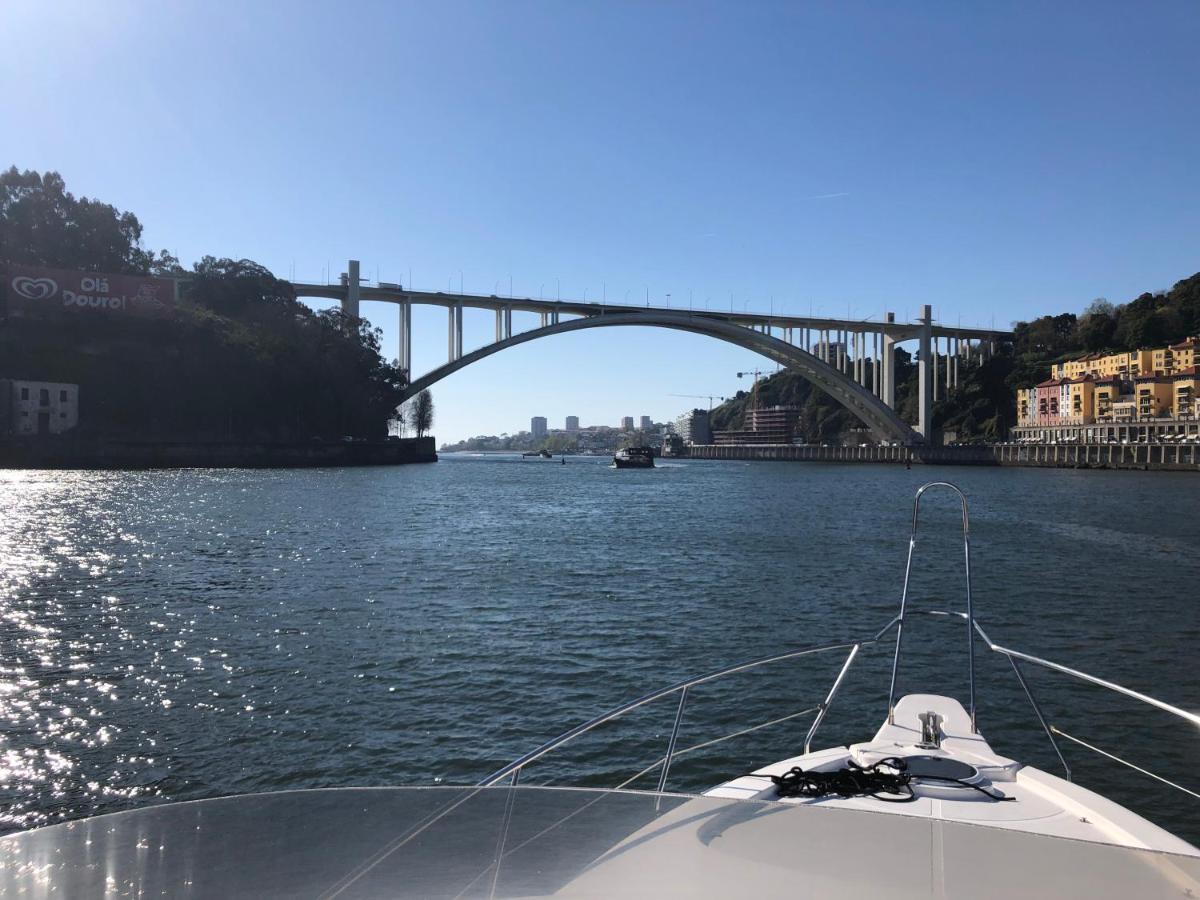 Aquadouro Yacht Radames - Sleep Boat Experience Hotell Castelo de Paiva Exteriör bild