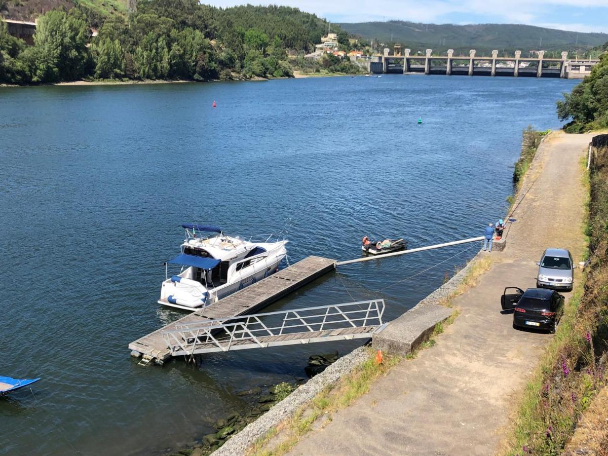 Aquadouro Yacht Radames - Sleep Boat Experience Hotell Castelo de Paiva Exteriör bild