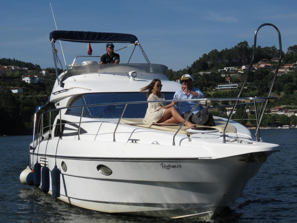 Aquadouro Yacht Radames - Sleep Boat Experience Hotell Castelo de Paiva Exteriör bild