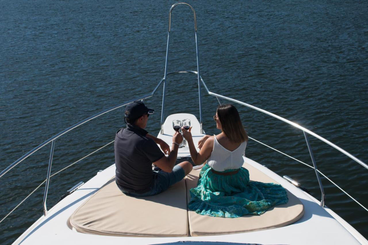 Aquadouro Yacht Radames - Sleep Boat Experience Hotell Castelo de Paiva Exteriör bild