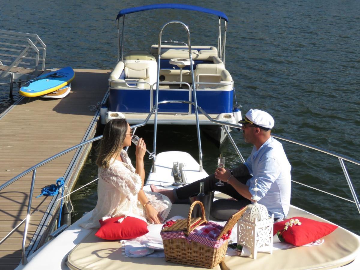Aquadouro Yacht Radames - Sleep Boat Experience Hotell Castelo de Paiva Exteriör bild
