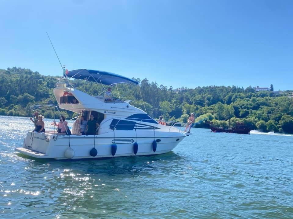Aquadouro Yacht Radames - Sleep Boat Experience Hotell Castelo de Paiva Exteriör bild