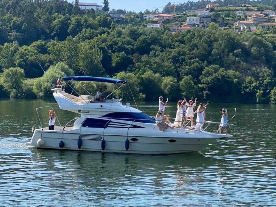 Aquadouro Yacht Radames - Sleep Boat Experience Hotell Castelo de Paiva Exteriör bild