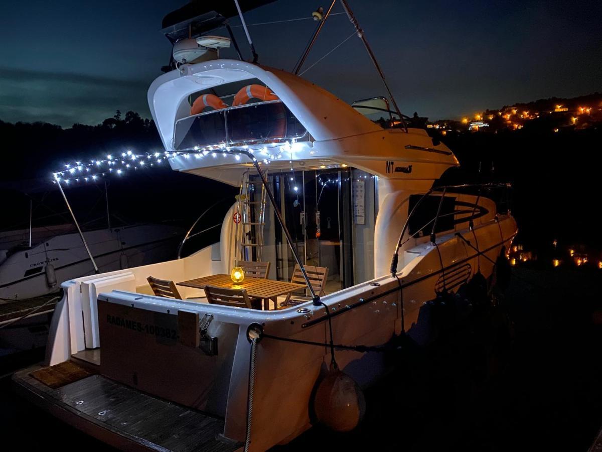 Aquadouro Yacht Radames - Sleep Boat Experience Hotell Castelo de Paiva Exteriör bild