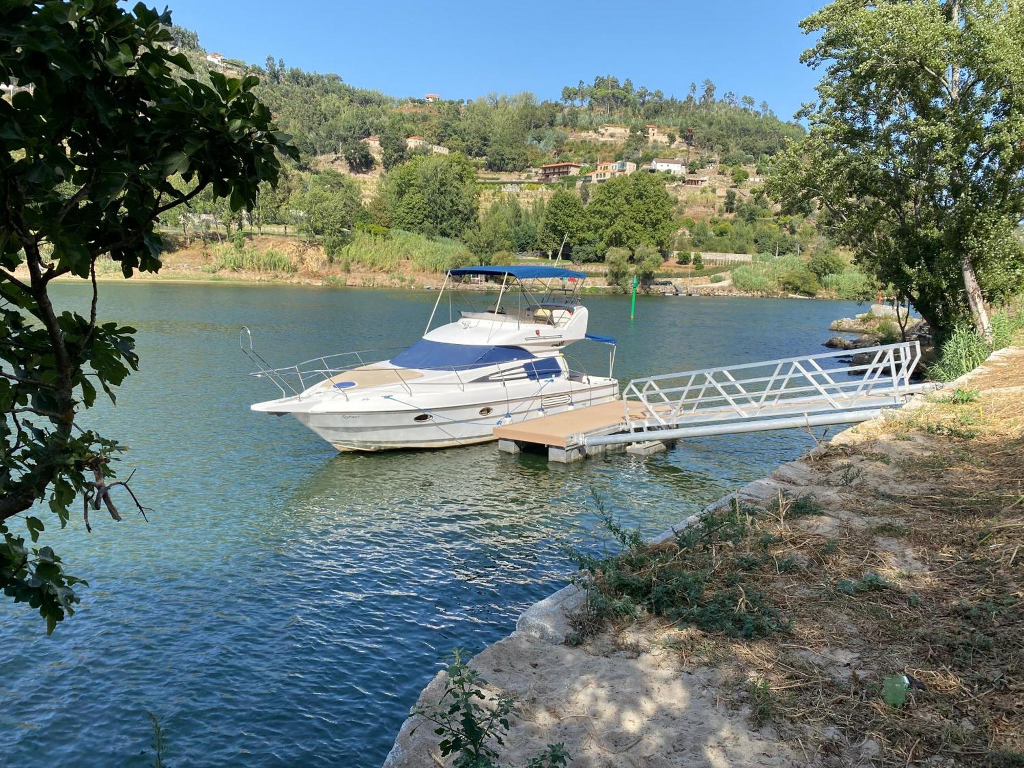Aquadouro Yacht Radames - Sleep Boat Experience Hotell Castelo de Paiva Exteriör bild